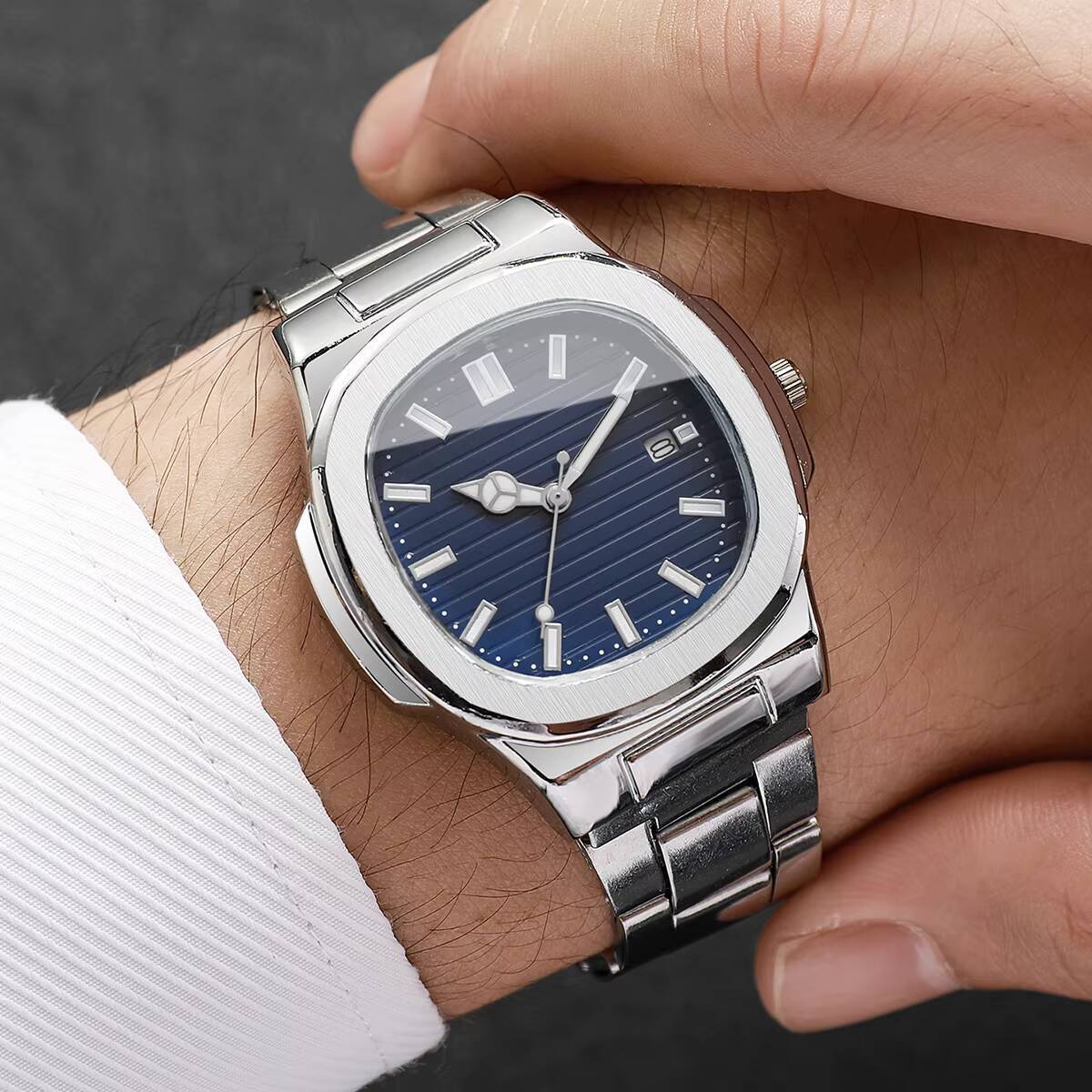 ساعات رجالية عصرية من فاشون سك - مراجعة Patek Philippe Watch Nautilus وسعره